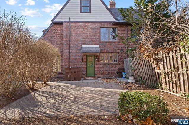 57 Pomander Walk, Ridgewood, NJ 07450