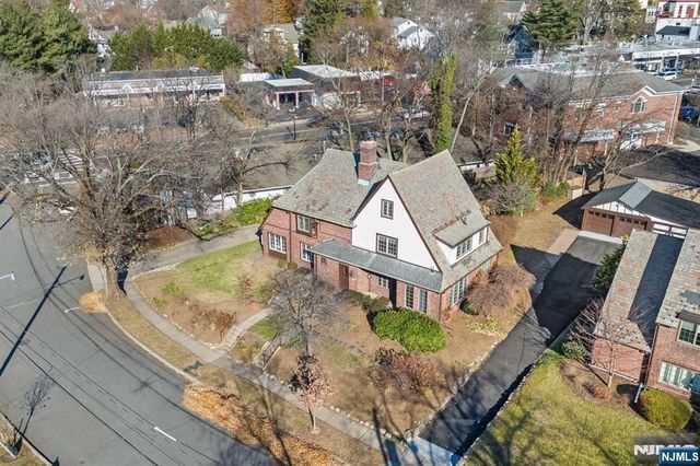 57 Pomander Walk, Ridgewood, NJ 07450