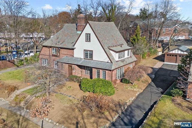 57 Pomander Walk, Ridgewood, NJ 07450