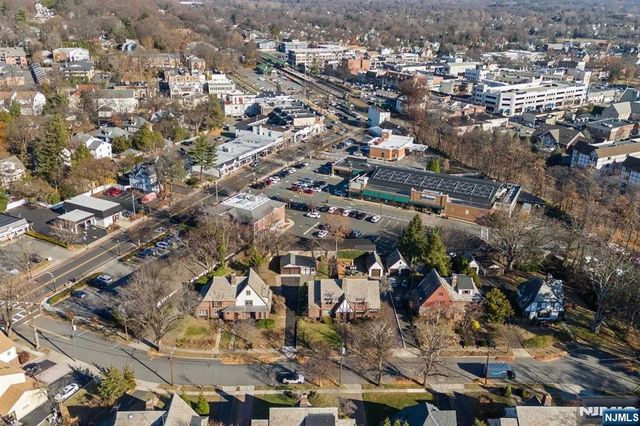 57 Pomander Walk, Ridgewood, NJ 07450