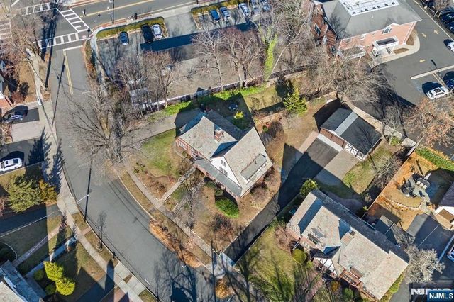 57 Pomander Walk, Ridgewood, NJ 07450