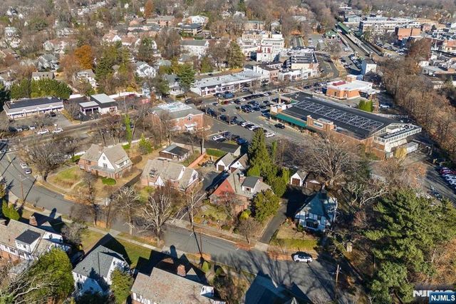 57 Pomander Walk, Ridgewood, NJ 07450