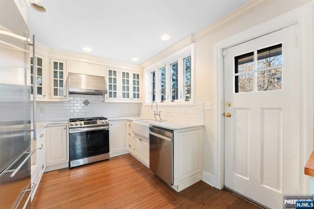 57 Pomander Walk, Ridgewood, NJ 07450