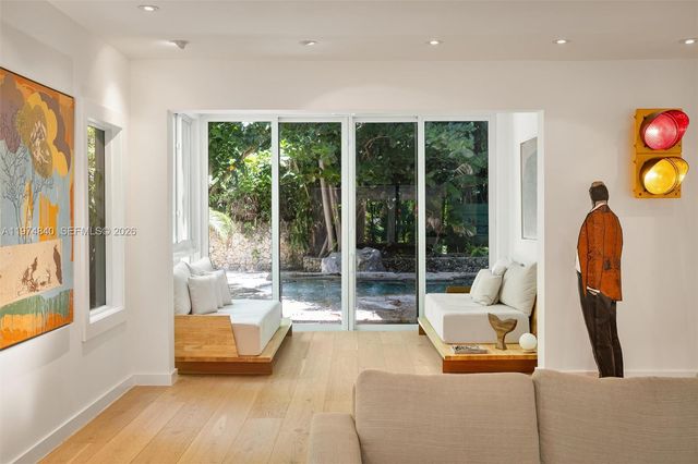 4286 S Douglas Rd, Miami, FL 33133