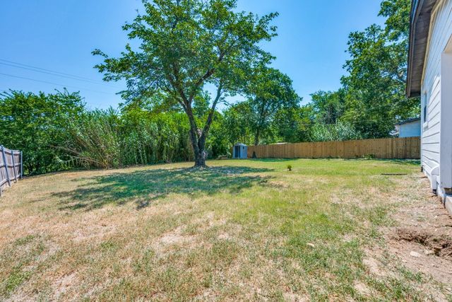 411 Hillcrest Street, Mansfield, TX 76063