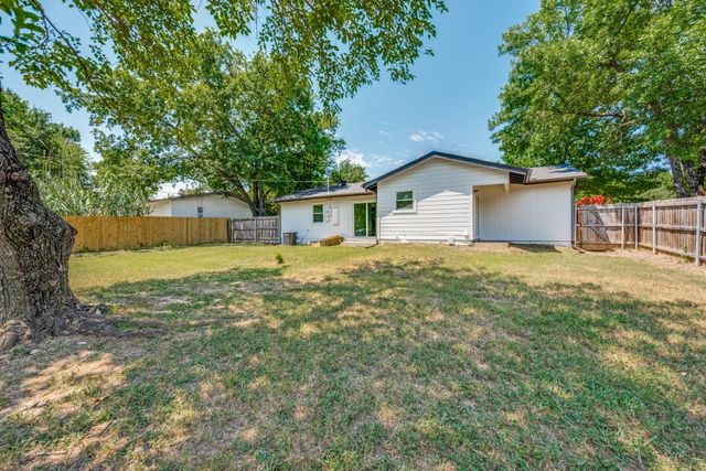 411 Hillcrest Street, Mansfield, TX 76063