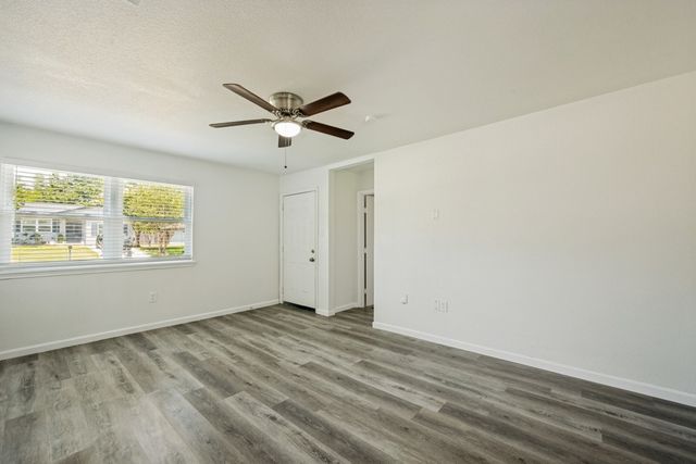 411 Hillcrest Street, Mansfield, TX 76063