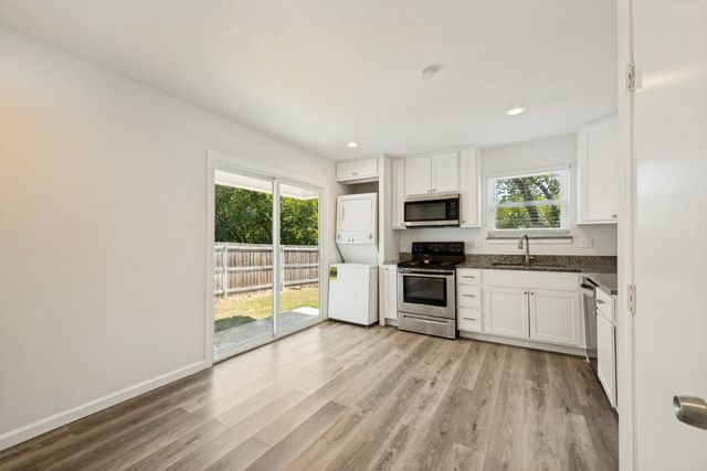 411 Hillcrest Street, Mansfield, TX 76063