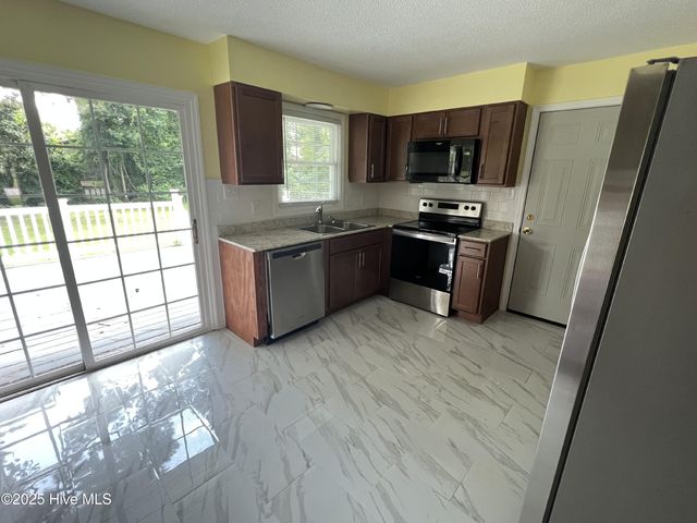 2530 Country Club Road, Jacksonville, NC 28546