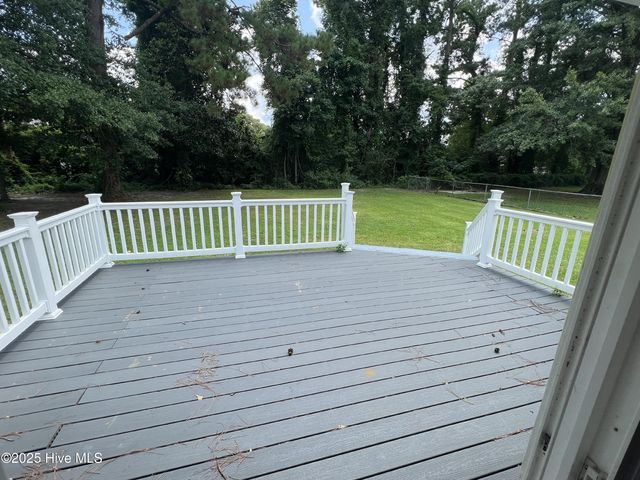 2530 Country Club Road, Jacksonville, NC 28546