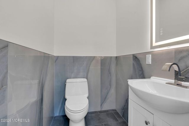 657 Bayview Drive, Toms River, NJ 08753