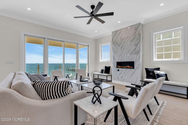 657 Bayview Drive, Toms River, NJ 08753