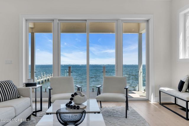 657 Bayview Drive, Toms River, NJ 08753