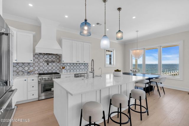 657 Bayview Drive, Toms River, NJ 08753
