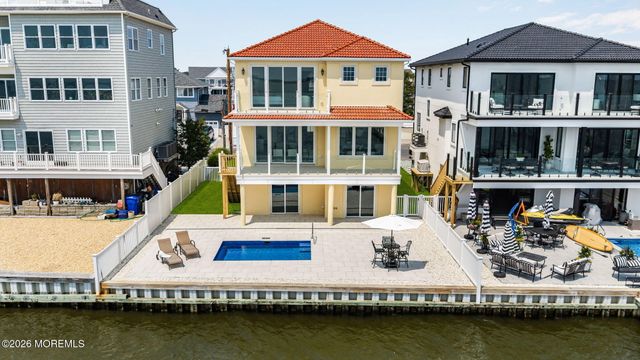 657 Bayview Drive, Toms River, NJ 08753