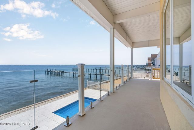 657 Bayview Drive, Toms River, NJ 08753