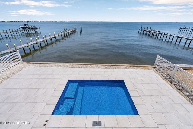 657 Bayview Drive, Toms River, NJ 08753
