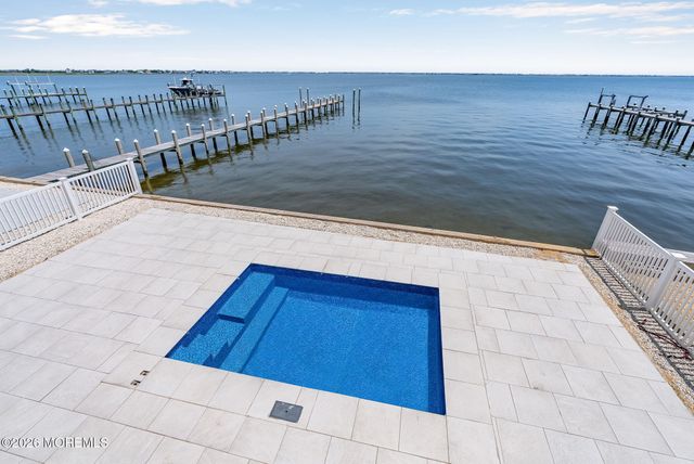 657 Bayview Drive, Toms River, NJ 08753