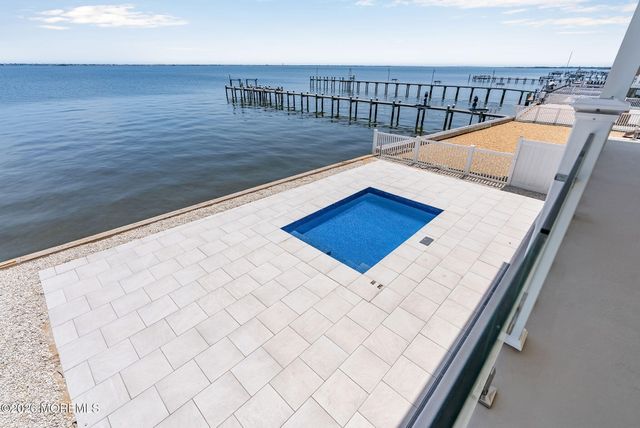 657 Bayview Drive, Toms River, NJ 08753