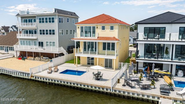 657 Bayview Drive, Toms River, NJ 08753