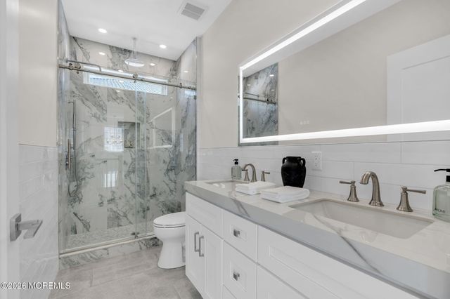 657 Bayview Drive, Toms River, NJ 08753