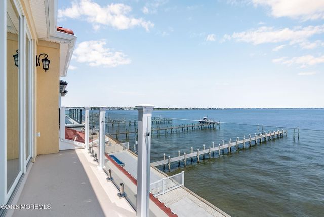 657 Bayview Drive, Toms River, NJ 08753
