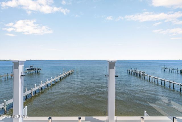 657 Bayview Drive, Toms River, NJ 08753