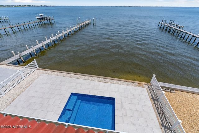 657 Bayview Drive, Toms River, NJ 08753
