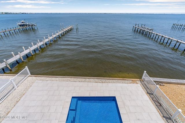 657 Bayview Drive, Toms River, NJ 08753
