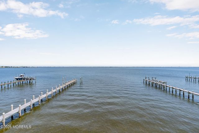 657 Bayview Drive, Toms River, NJ 08753