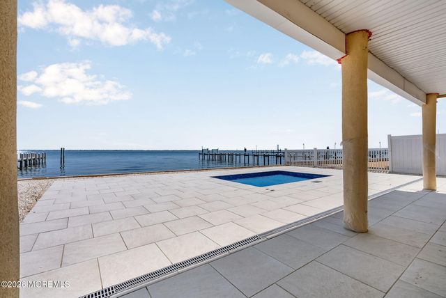 657 Bayview Drive, Toms River, NJ 08753