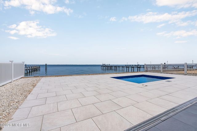 657 Bayview Drive, Toms River, NJ 08753