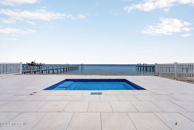 657 Bayview Drive, Toms River, NJ 08753