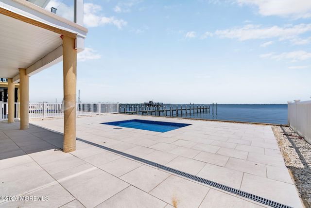 657 Bayview Drive, Toms River, NJ 08753