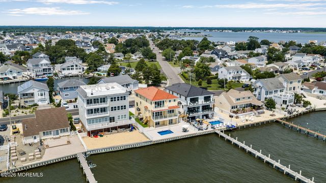 657 Bayview Drive, Toms River, NJ 08753