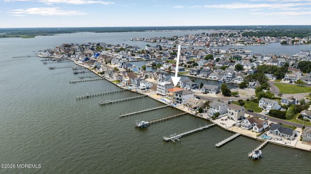 657 Bayview Drive, Toms River, NJ 08753