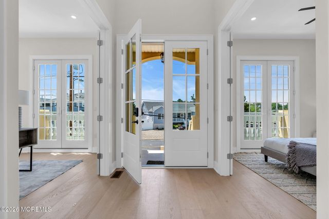 657 Bayview Drive, Toms River, NJ 08753