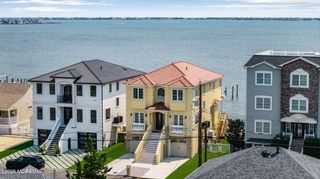 657 Bayview Drive, Toms River, NJ 08753