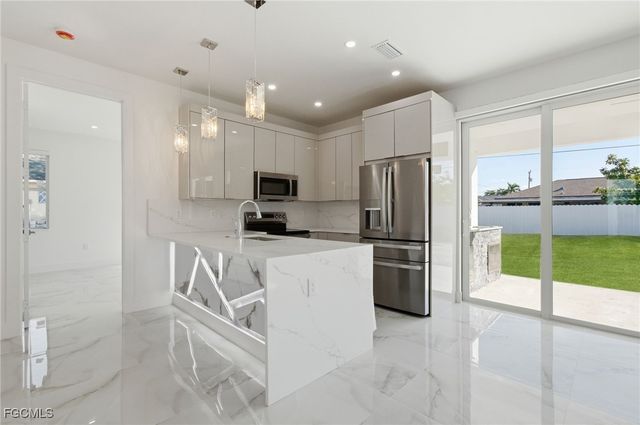 1204 NE 19th TER, Cape Coral, FL 33909