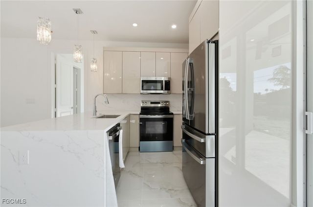 1204 NE 19th TER, Cape Coral, FL 33909