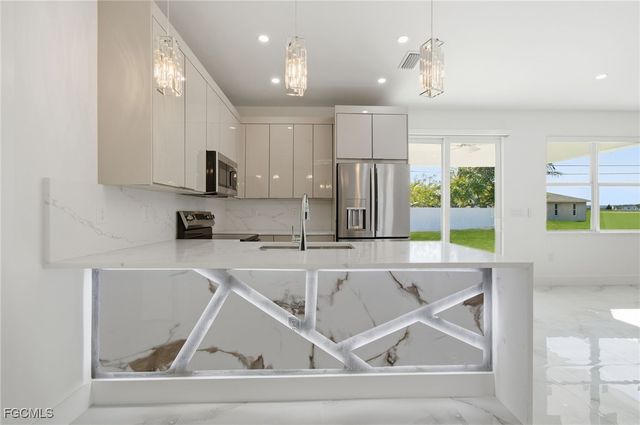 1204 NE 19th TER, Cape Coral, FL 33909