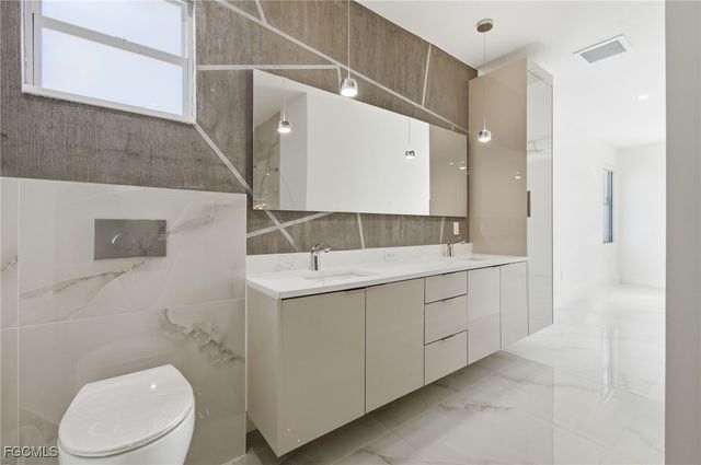 1204 NE 19th TER, Cape Coral, FL 33909