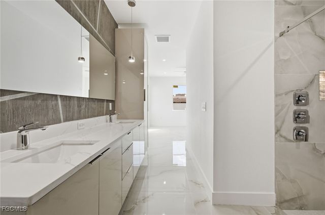 1204 NE 19th TER, Cape Coral, FL 33909