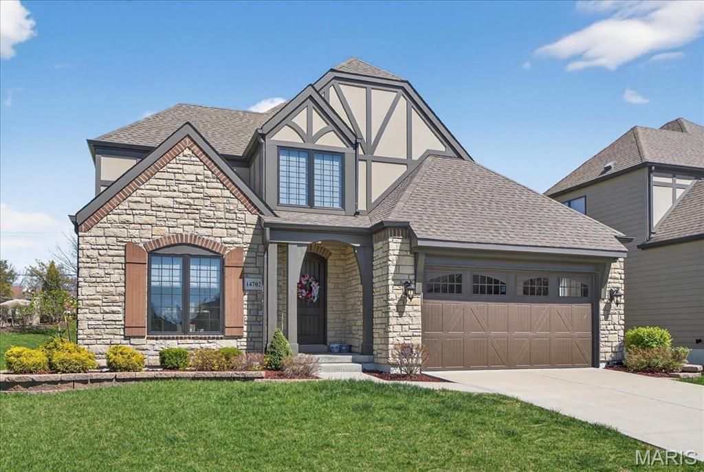 14702 Schoettler Grove Court, Chesterfield, MO 63017