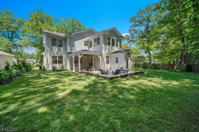 4 Garden Ct, Hohokus Boro, NJ 07423