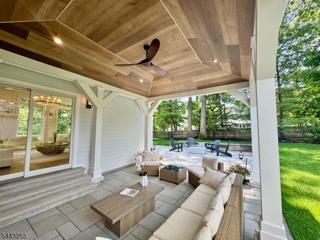 4 Garden Ct, Hohokus Boro, NJ 07423