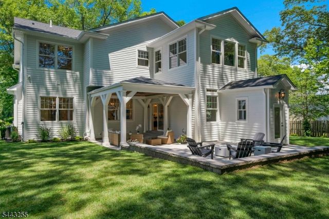 4 Garden Ct, Hohokus Boro, NJ 07423