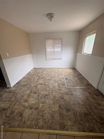 23122 Davey Avenue, Hazel Park, MI 48030
