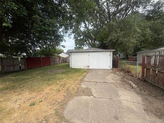 23122 Davey Avenue, Hazel Park, MI 48030
