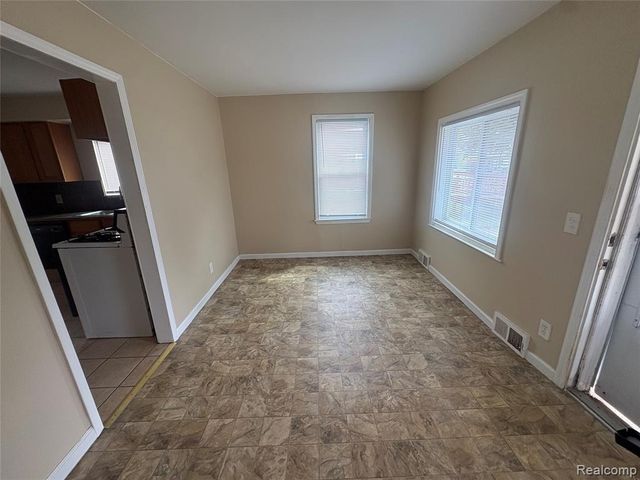 23122 Davey Avenue, Hazel Park, MI 48030